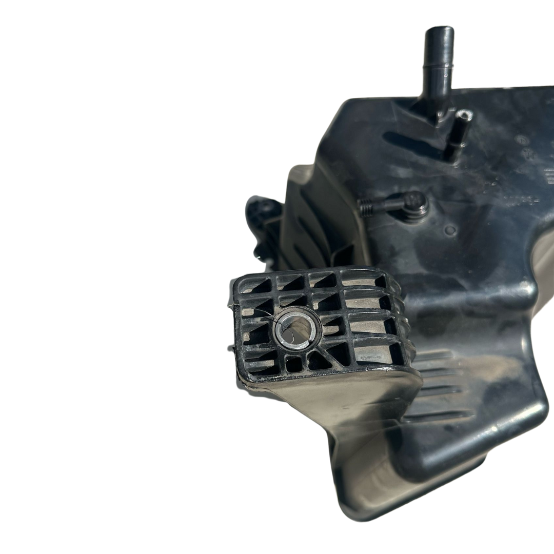 Used Genuine AdBlue DEF Tank Container with Sensor 9104700000 for Sprinter 2019+