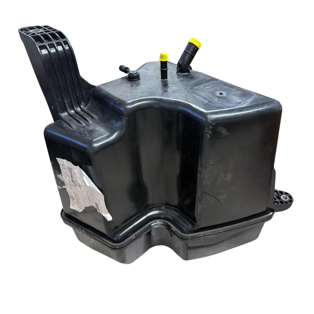 Used Genuine AdBlue DEF Tank Container with Sensor 9104702401 for Sprinter 2019+