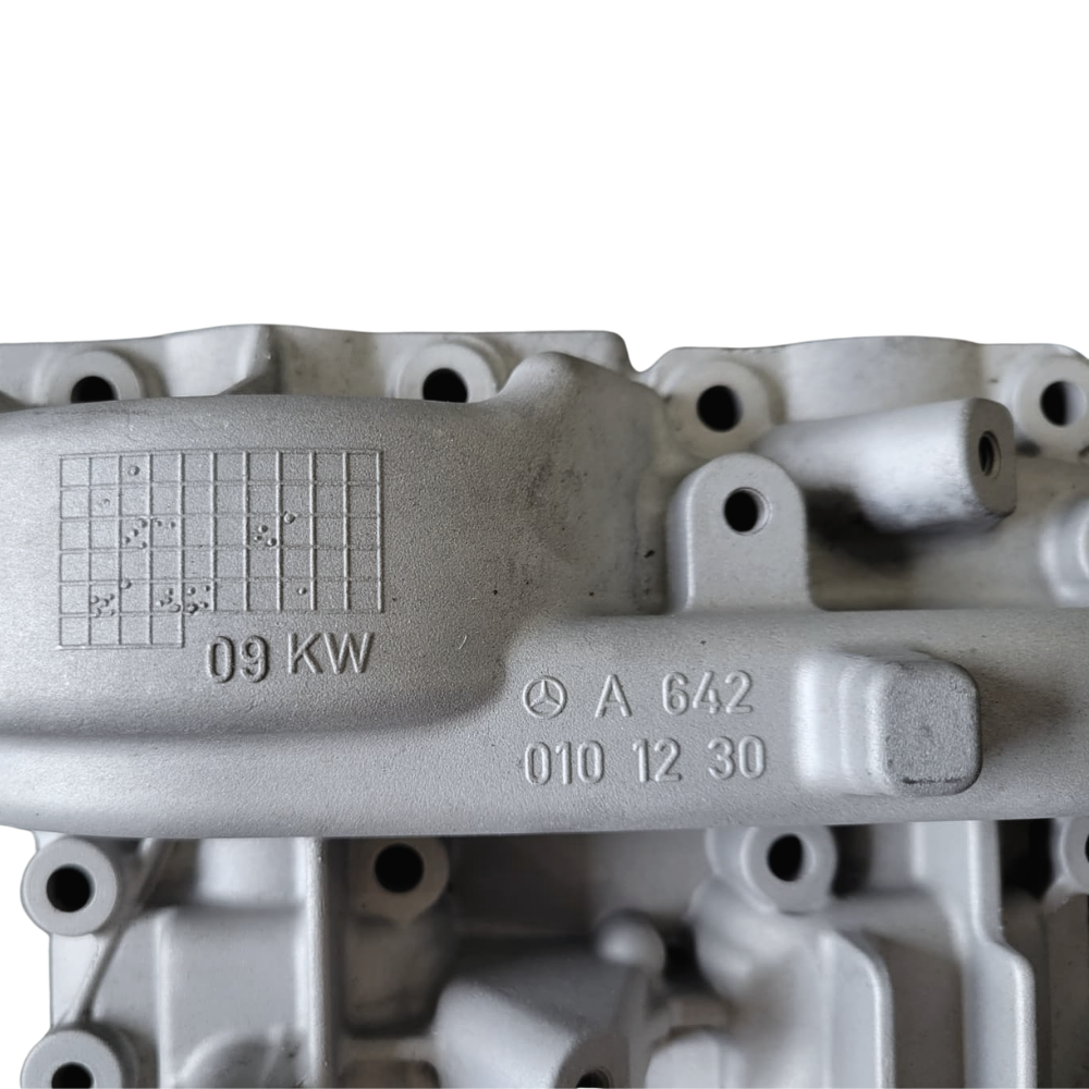 Used Left Side Valve Cover for Diesel Engine OM642